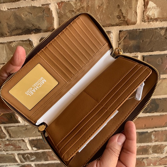 OFFERS?NEW Michael Kors Travel Continental Wallet - Picture 3 of 8